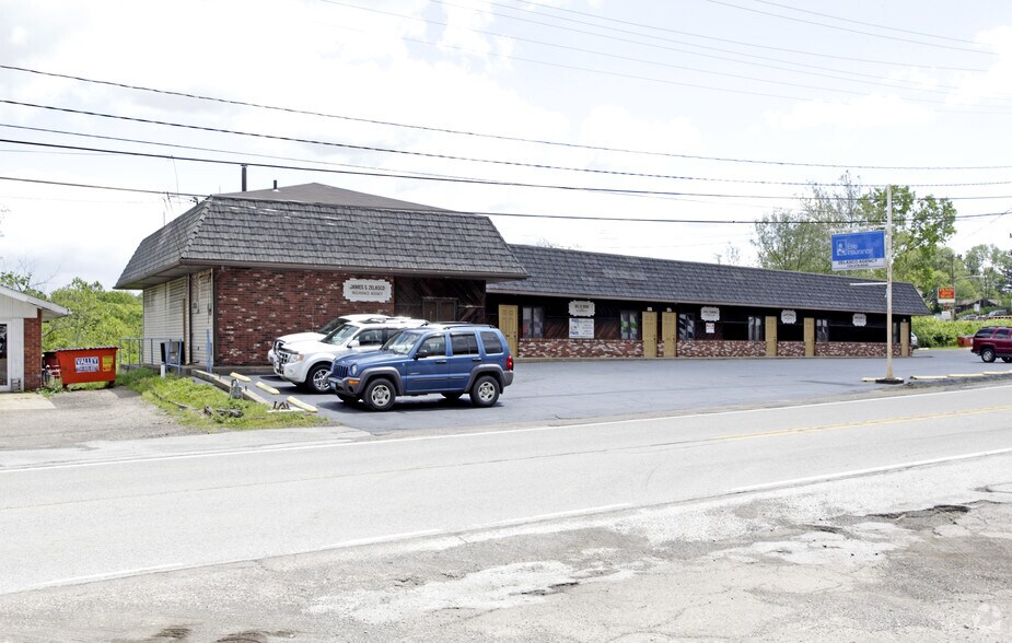 2496 Brodhead Rd, Aliquippa, PA à vendre - Photo du bâtiment - Image 2 de 3