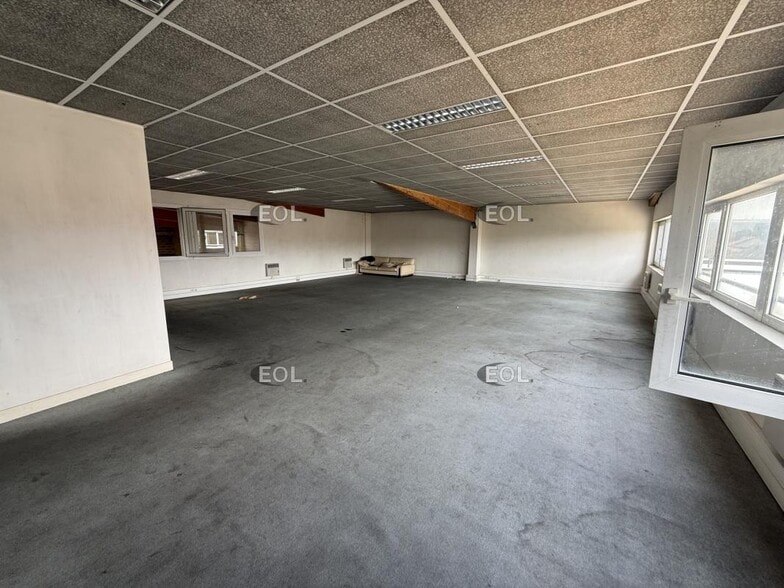 Flex in Pontault-Combault for lease - Interior Photo - Image 3 of 5
