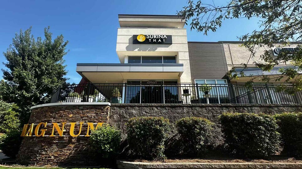 2390 Chamblee Tucker Rd, Chamblee, GA for lease - Building Photo - Image 2 of 9