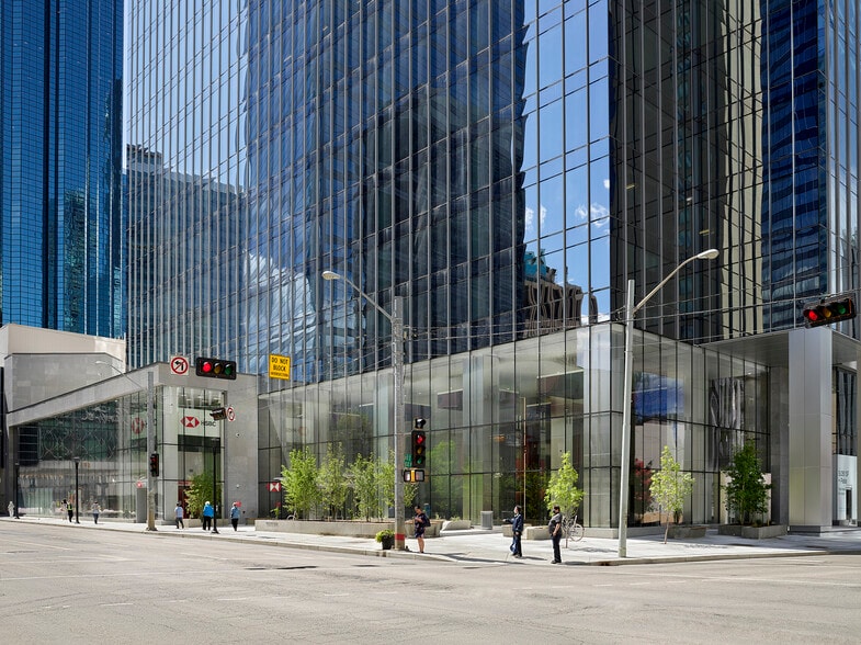 10250 101st St NW, Edmonton, AB à louer - Photo du bâtiment - Image 1 de 26