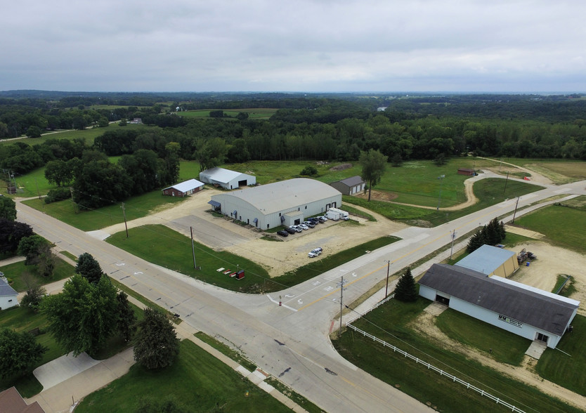 2504 Bremer Ave, Waverly, IA à vendre - Photo du bâtiment - Image 1 de 1