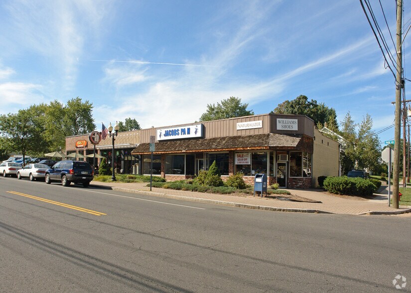 132-138 Park Rd, West Hartford, CT à louer - Photo principale - Image 1 de 2