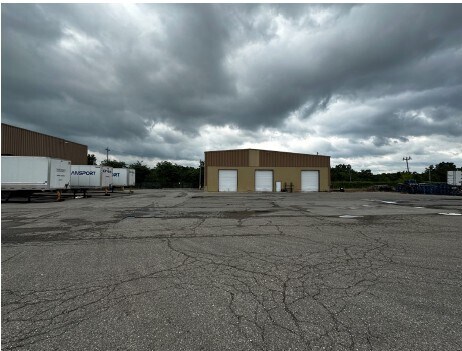 1605 James P Cole Blvd, Flint, MI à vendre - Photo du bâtiment - Image 3 de 12