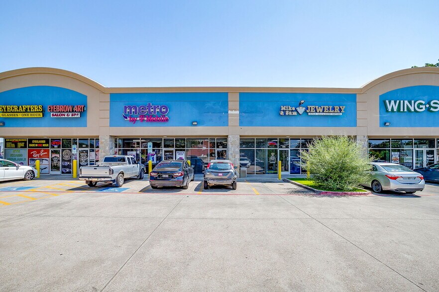 1714 Precinct Line Rd, Hurst, TX à louer - Photo du bâtiment - Image 3 de 9