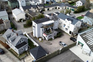 Plus de détails pour 28 Weaver Ave, Newport, RI - Services hôteliers à vendre