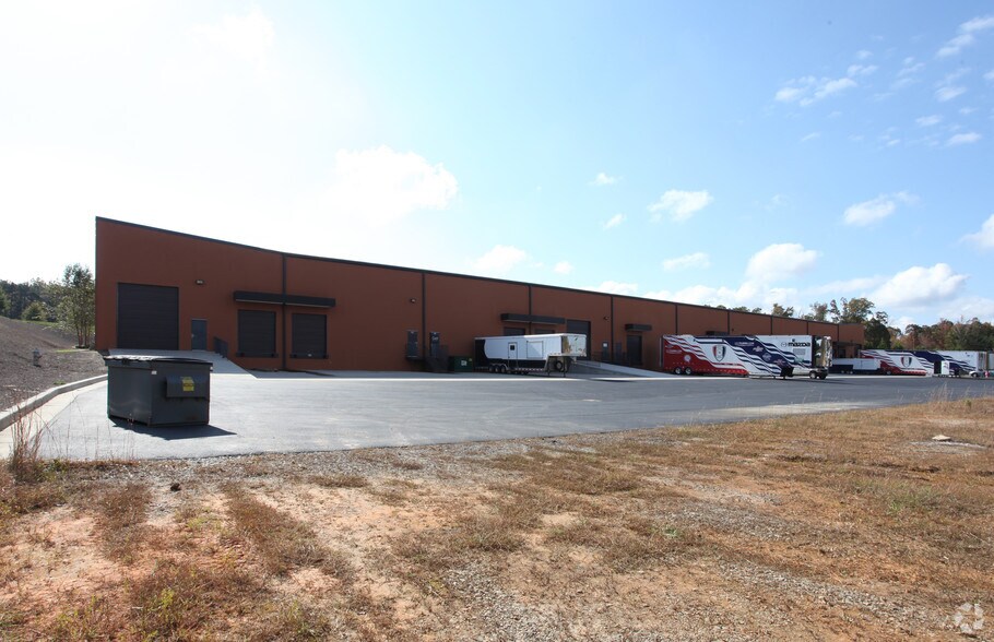 4034 Enterprise Way, Flowery Branch, GA à louer - Photo du bâtiment - Image 2 de 7