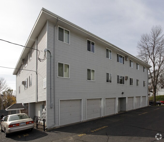 1020 6th Ave S, Saint Cloud, MN à vendre - Photo du bâtiment - Image 2 de 45