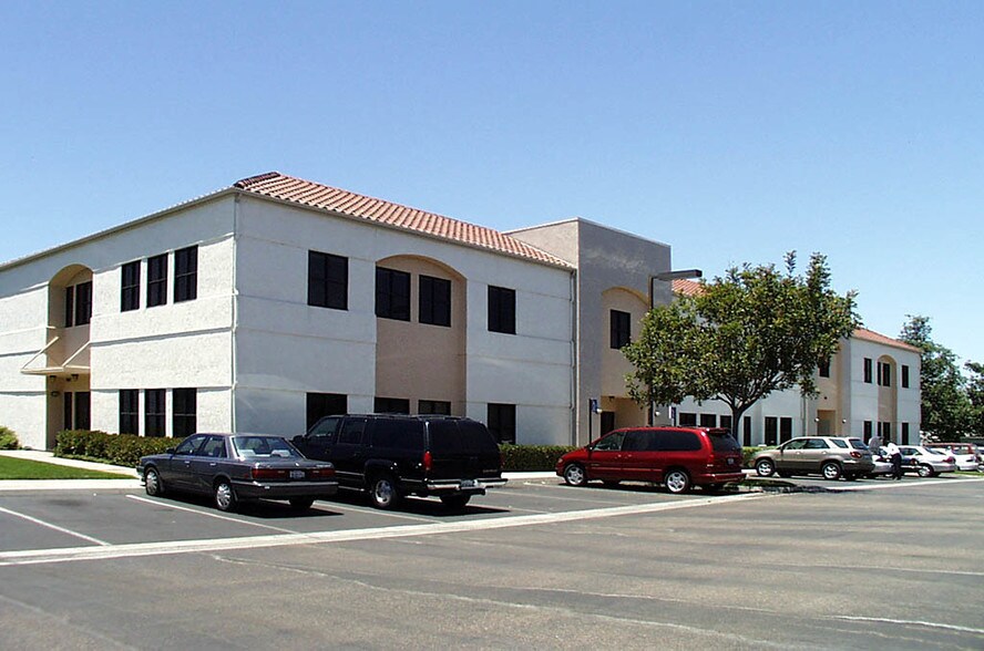 345 Saxony Rd, Encinitas, CA à louer - Photo du bâtiment - Image 2 de 5