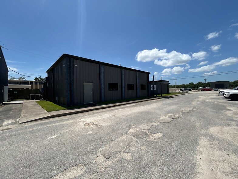 1440 Spindletop Rd, Beaumont, TX à louer - Photo du bâtiment - Image 3 de 10