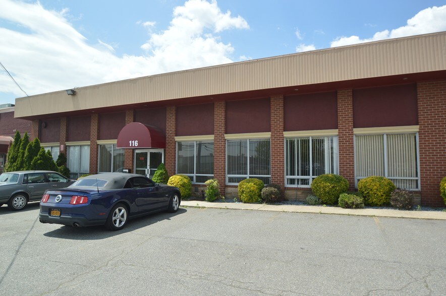108-122 New South Rd, Hicksville, NY à louer - Photo du bâtiment - Image 3 de 13