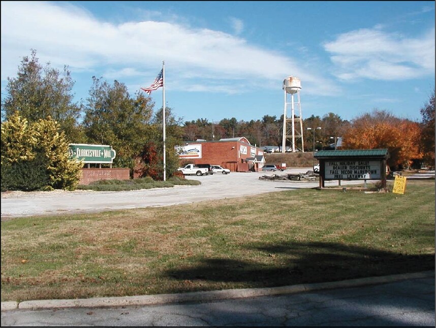 583 Grant St, Clarkesville, GA à louer Photo principale- Image 1 de 24
