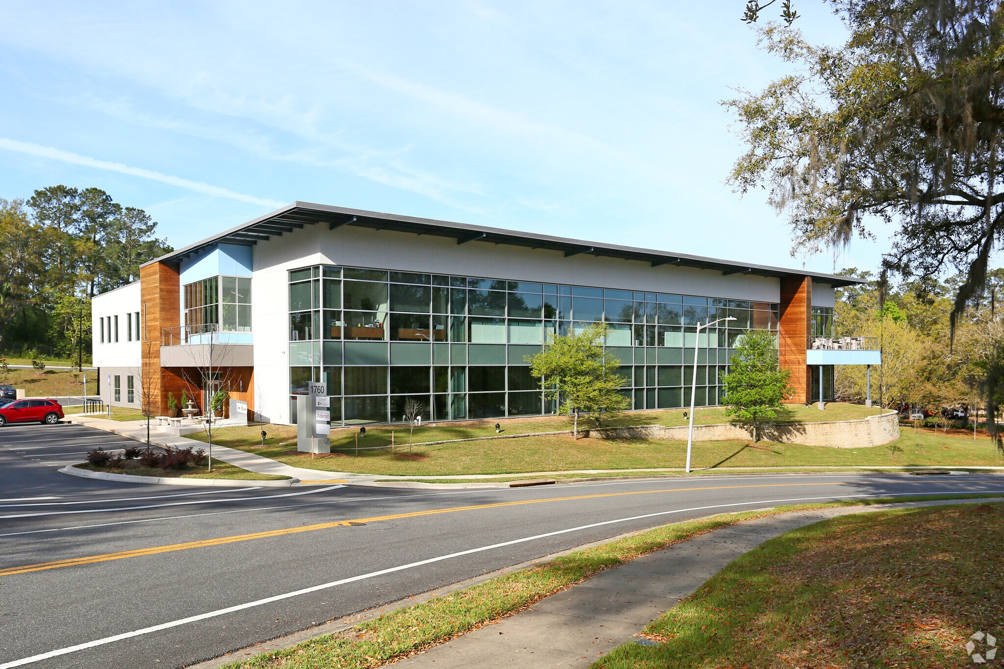 1760 Summit Lake Dr, Tallahassee, FL à louer Photo du bâtiment- Image 1 de 4