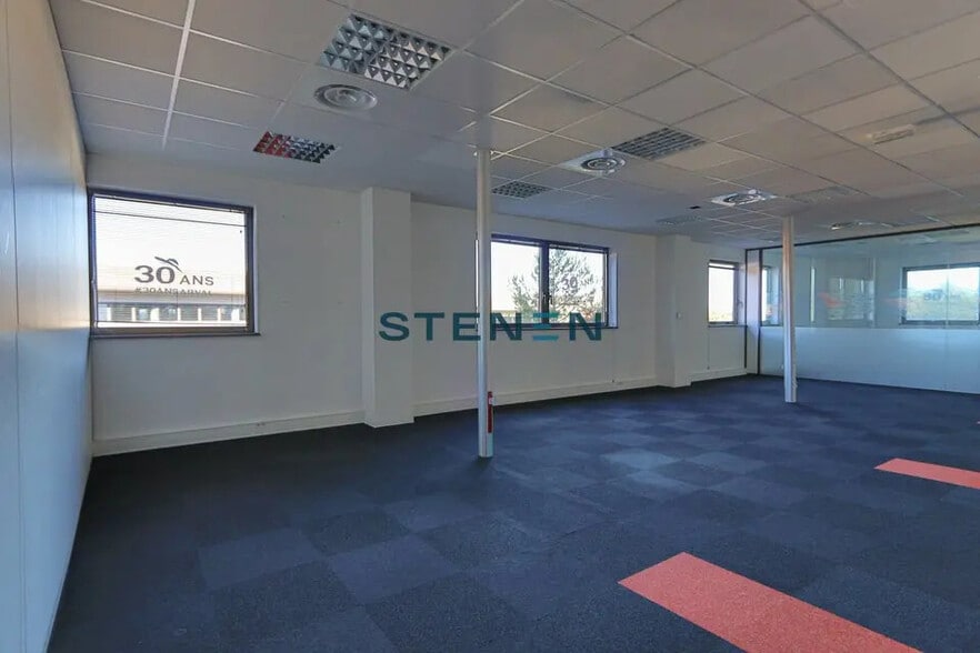 Office in Aix-en-Provence for lease - Building Photo - Image 2 of 16