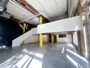 555 NW Park Ave, Portland, OR for lease Interior Photo- Image 1 of 8