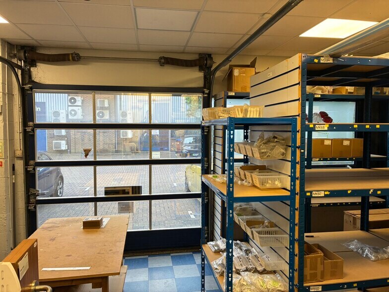 3-4 Vermont Pl, Milton Keynes for sale - Building Photo - Image 3 of 5