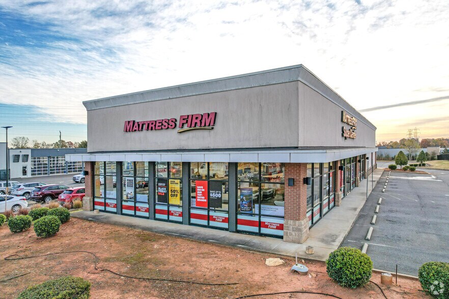 2564 Cherry Rd, Rock Hill, SC à louer - Photo du bâtiment - Image 2 de 4