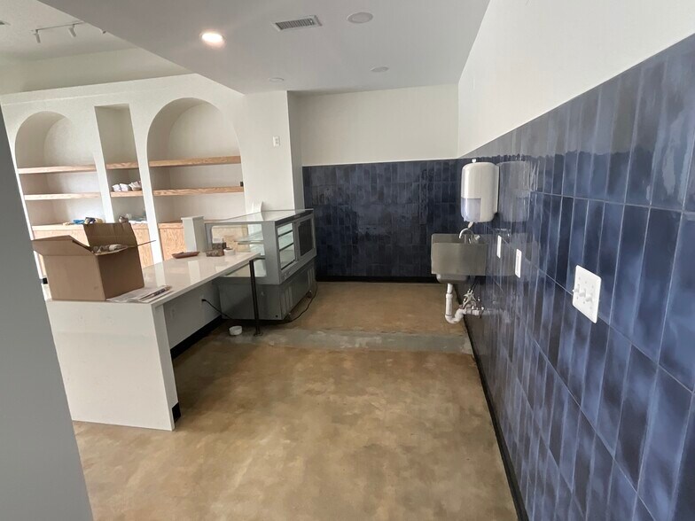 5951-5953 Halpine Rd, Rockville, MD à louer - Photo intérieure - Image 2 de 13