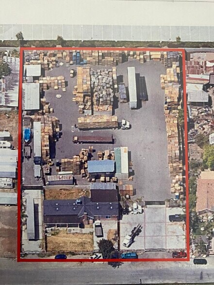 10450 Locust Ave, Bloomington, CA à louer - Photo du bâtiment - Image 3 de 3