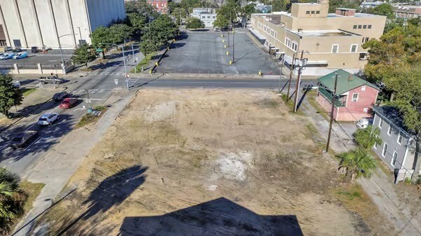 1210 Drayton St, Savannah, GA à vendre - Photo du bâtiment - Image 1 de 13