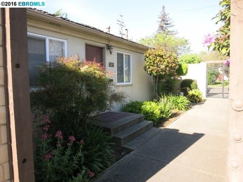 2275 Washington Ave, San Leandro, CA à vendre - Photo du b timent - Image 2 de 2