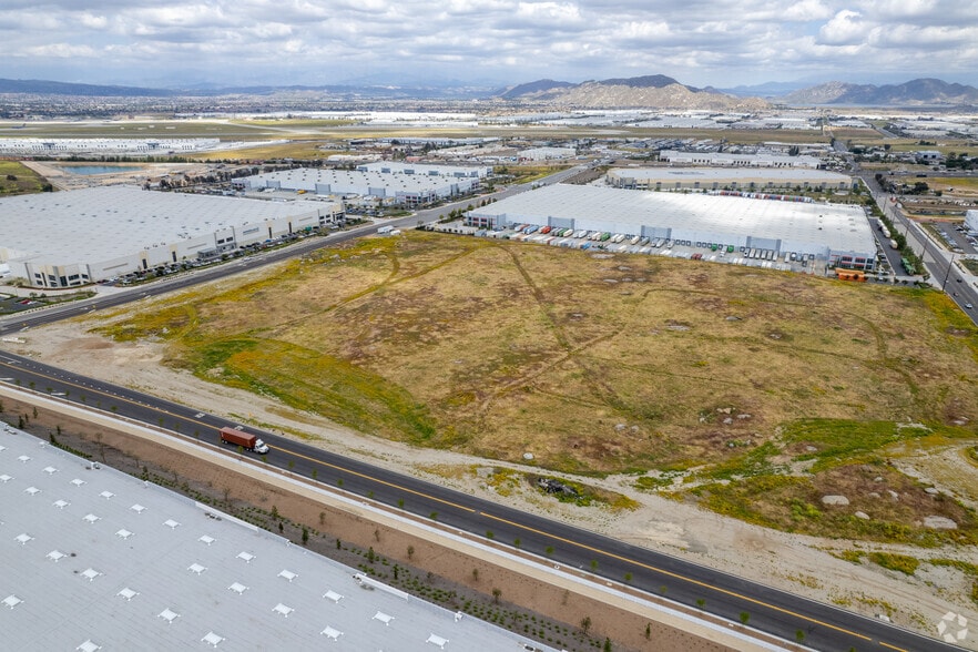 22530 Old Oleander Ave, Perris, CA for sale - Building Photo - Image 3 of 6