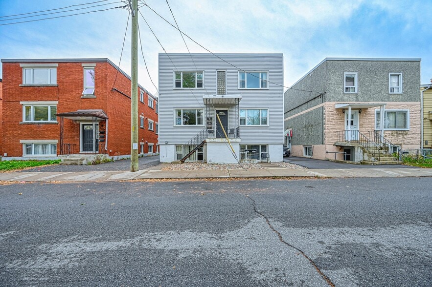 156 Dagmar Av, Vanier, ON à vendre - Photo du bâtiment - Image 3 de 43