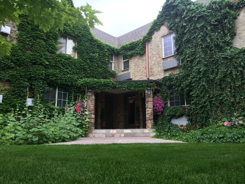 Black Swan/Destinations Inn Portfolio portfolio of 2 properties for sale on LoopNet.ca - Building Photo - Image 1 of 47