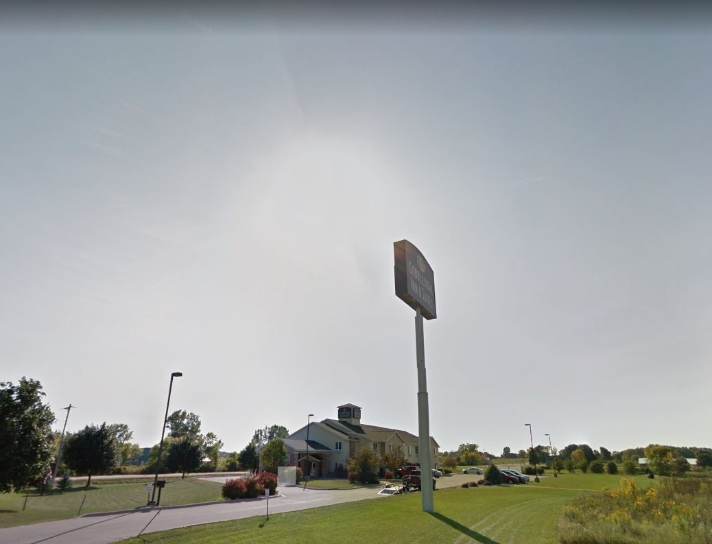 1515 Planeview Dr, Oshkosh, WI for sale Primary Photo- Image 1 of 44