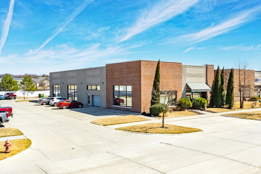 8300 Cody Dr, Lincoln, NE for lease - Primary Photo - Image 1 of 4