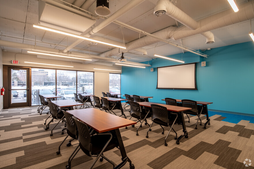 7300 Metro Blvd, Edina, MN for lease - Interior Photo - Image 2 of 13