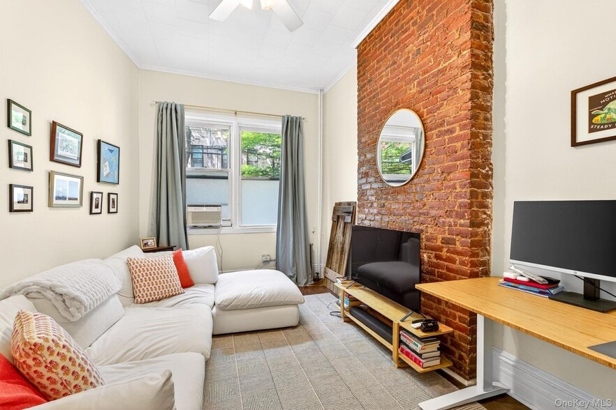 34 Sutton St, Brooklyn, NY for sale - Interior Photo - Image 3 of 40