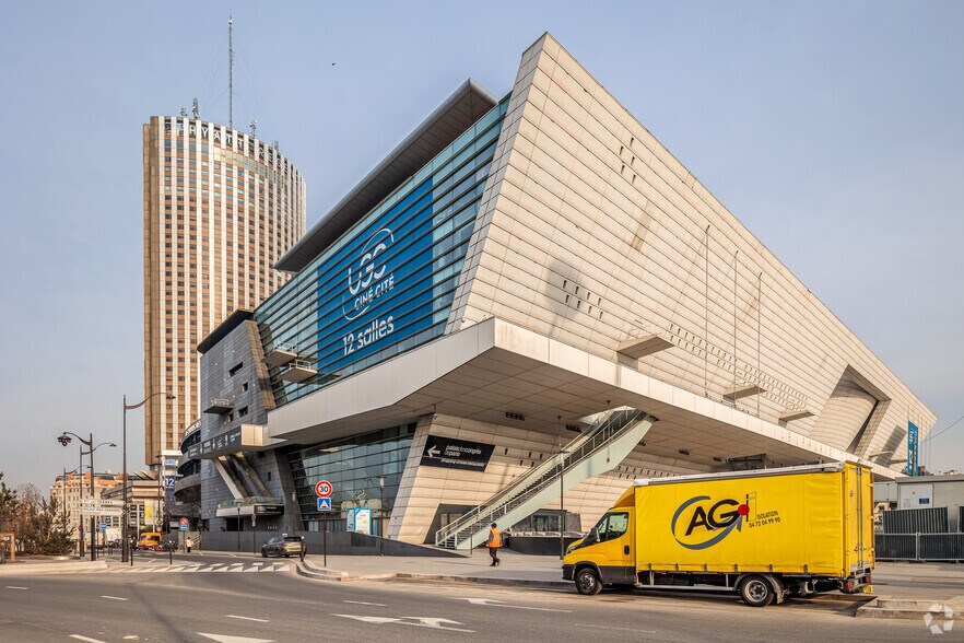 58 Boulevard Gouvion-Saint-Cyr, Paris à louer - Photo du bâtiment - Image 3 de 7