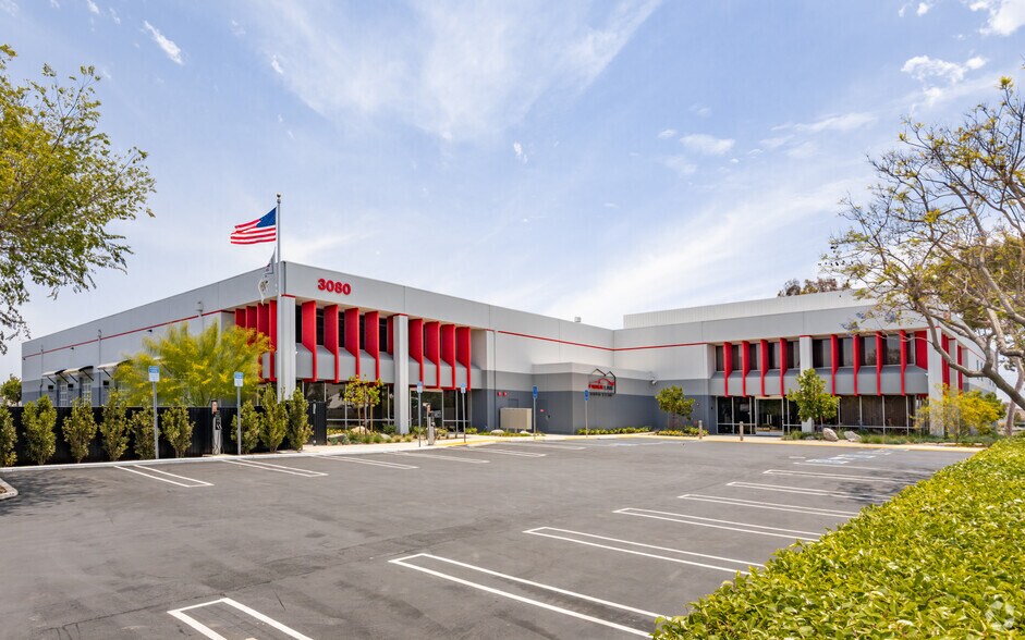 3080 Airway Ave, Costa Mesa, CA à vendre - Photo du bâtiment - Image 1 de 32