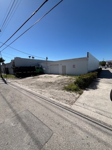910 N Dixie Hwy, Lake Worth, FL for lease - Building Photo - Image 2 of 3