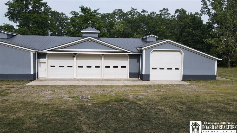 699 Versailles Rd, Silver Creek, NY à vendre - Photo du bâtiment - Image 3 de 45