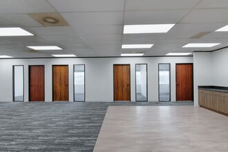 8200 Brookriver Dr, Dallas, TX à louer Photo intérieure- Image 2 de 6