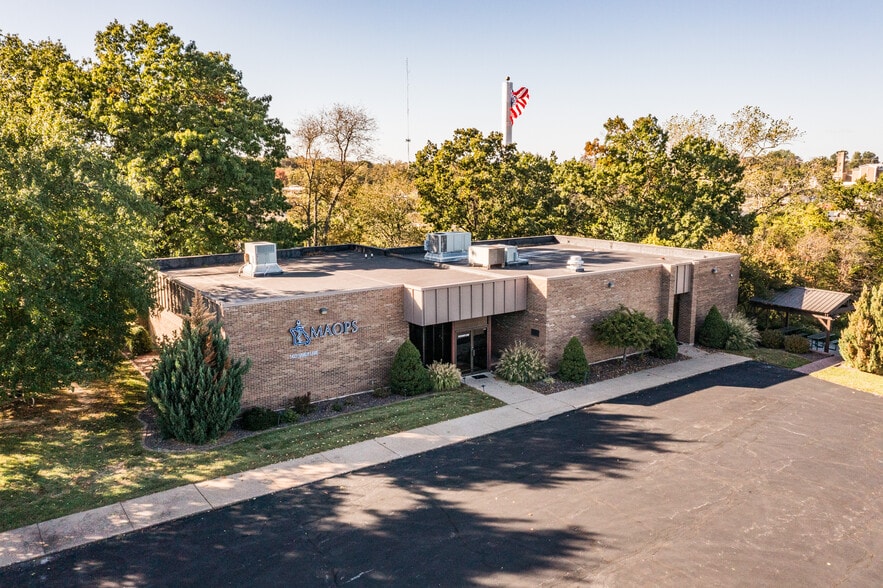 1423 Randy Ln, Jefferson City, MO for sale - Primary Photo - Image 1 of 47