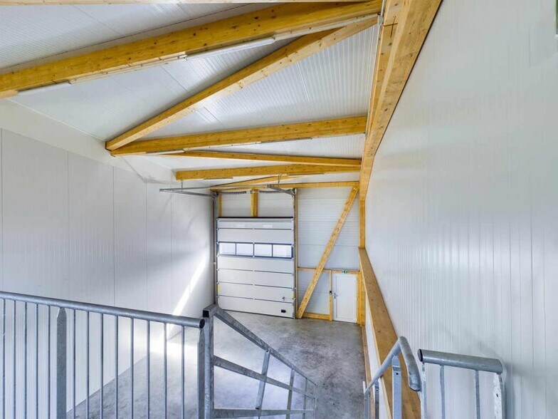 Industrial in Saint-Germain-lès-Arpajon for lease - Building Photo - Image 2 of 19