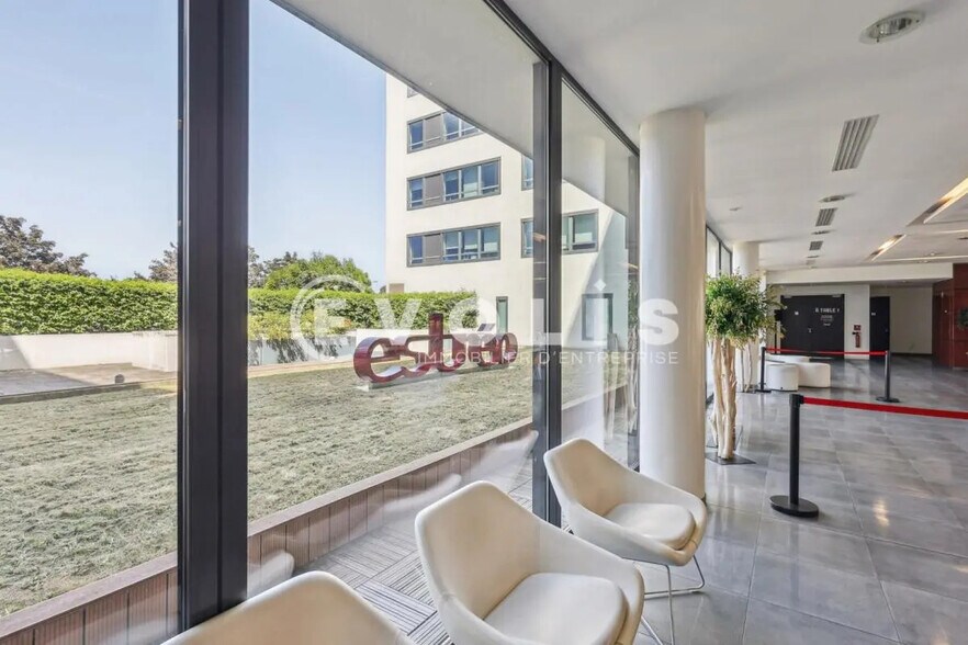 Office in Rosny-sous-Bois for lease - Lobby - Image 3 of 14