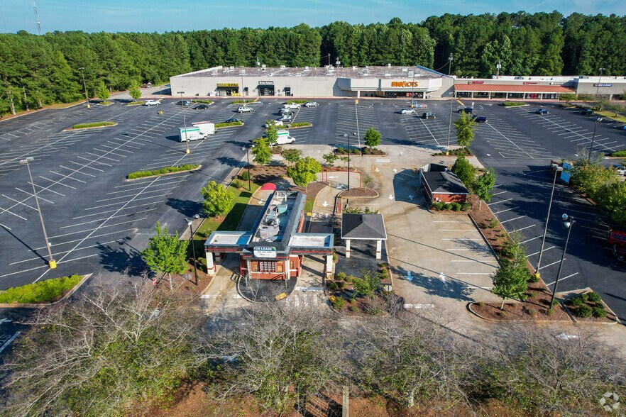 214 Bullsboro Dr, Newnan, GA à louer - Photo du bâtiment - Image 3 de 14