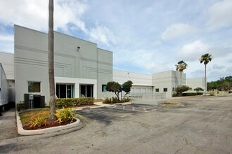 1300-1380 Park Central Blvd S, Pompano Beach, FL for lease Interior Photo- Image 1 of 5