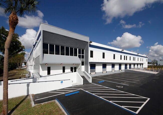 Plus de détails pour 1900 NW 92nd Ave, Doral, FL - Industriel à louer