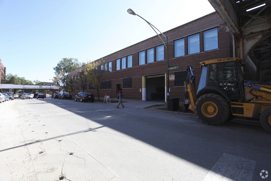 1801 W Berteau Ave, Chicago, IL à louer - Photo du bâtiment - Image 3 de 23