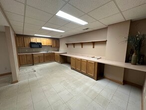 8050 Corporate Cir, North Royalton, OH for lease Interior Photo- Image 2 of 8