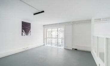 Office/Retail in Lyon for lease Interior Photo- Image 1 of 1