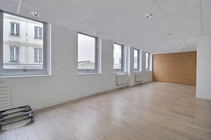 20 Rue Croix Des Petits Champs, Paris for sale Interior Photo- Image 1 of 11