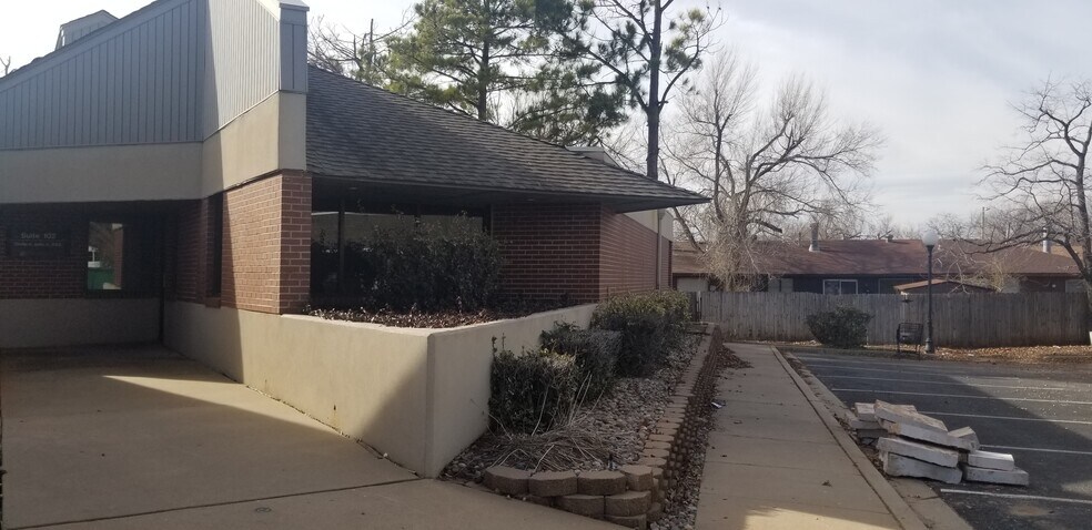 8811 E Reno Ave, Oklahoma City, OK à louer - Photo du bâtiment - Image 2 de 7