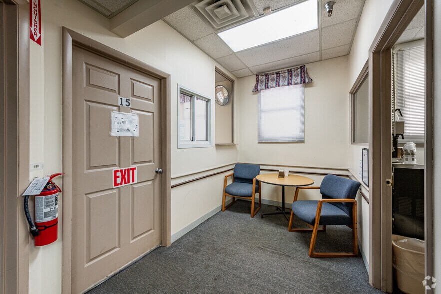 225 Hubbard Rd, Youngstown, OH à louer - Photo intérieure - Image 2 de 27