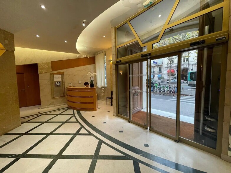 16 Avenue Kléber, Paris for lease - Lobby - Image 1 of 4
