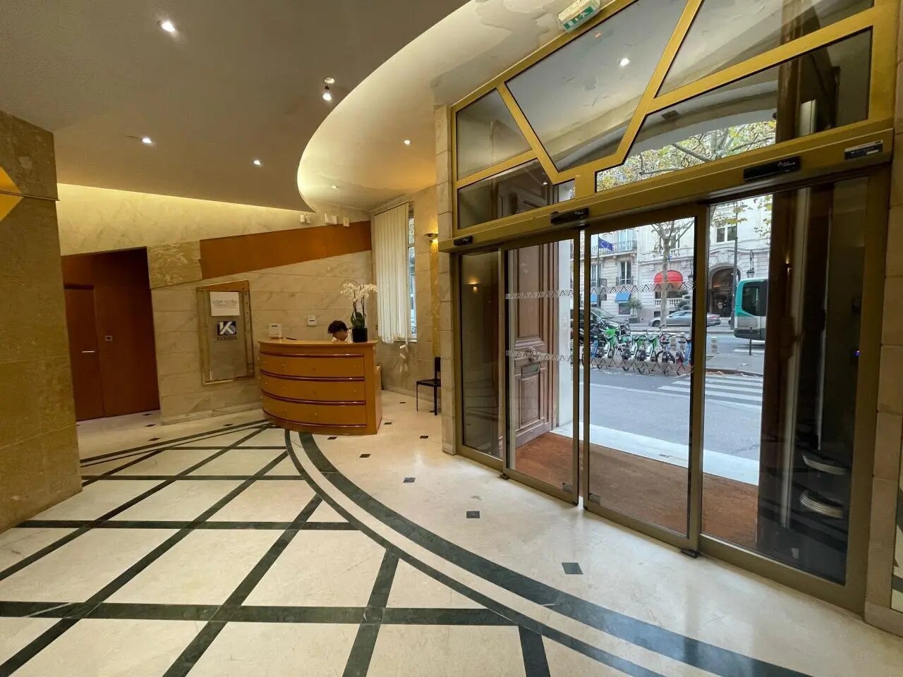 16 Avenue Kléber, Paris à louer Hall d’entrée- Image 1 de 5